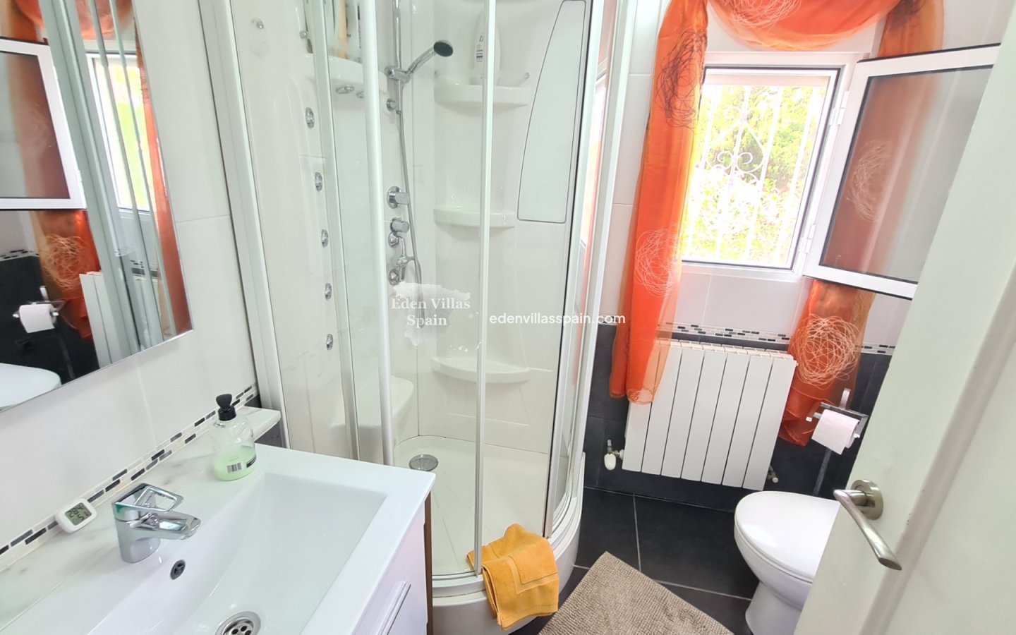 Immobilien Zweiter Hand - Villa an der Küste - La Marina