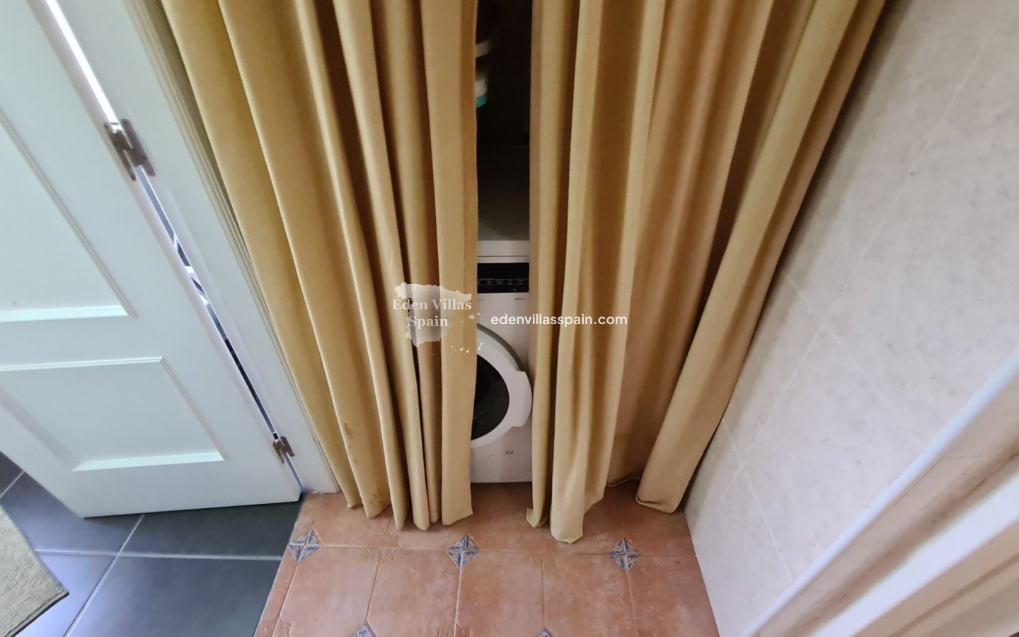 Immobilien Zweiter Hand - Villa an der Küste - La Marina