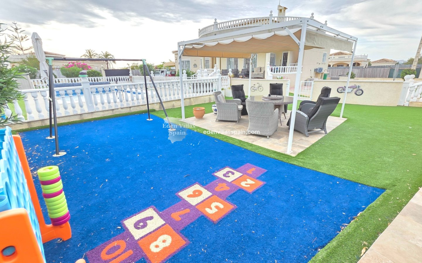 Immobilien Zweiter Hand - Villa an der Küste - La Marina