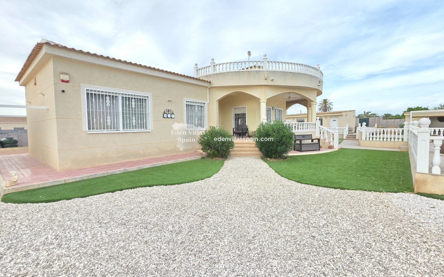 Immobilien Zweiter Hand - Villa an der Küste - La Marina