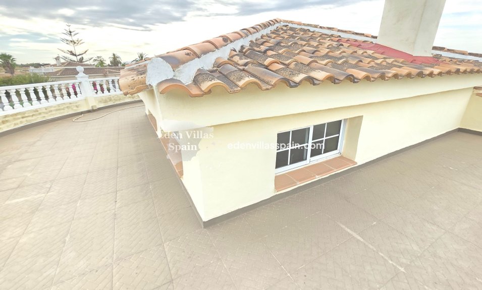 Immobilien Zweiter Hand - Villa an der Küste - La Marina