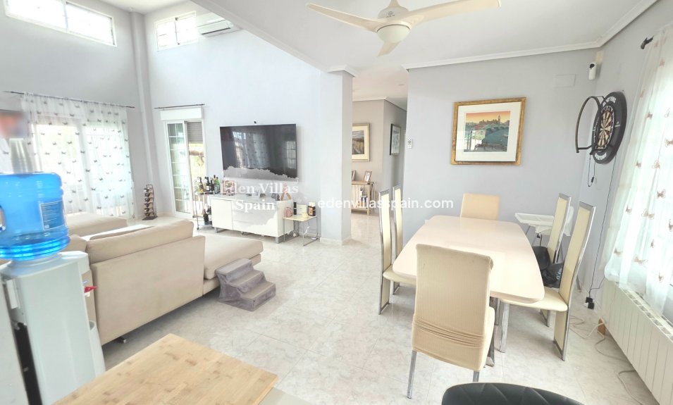 Immobilien Zweiter Hand - Villa an der Küste - La Marina