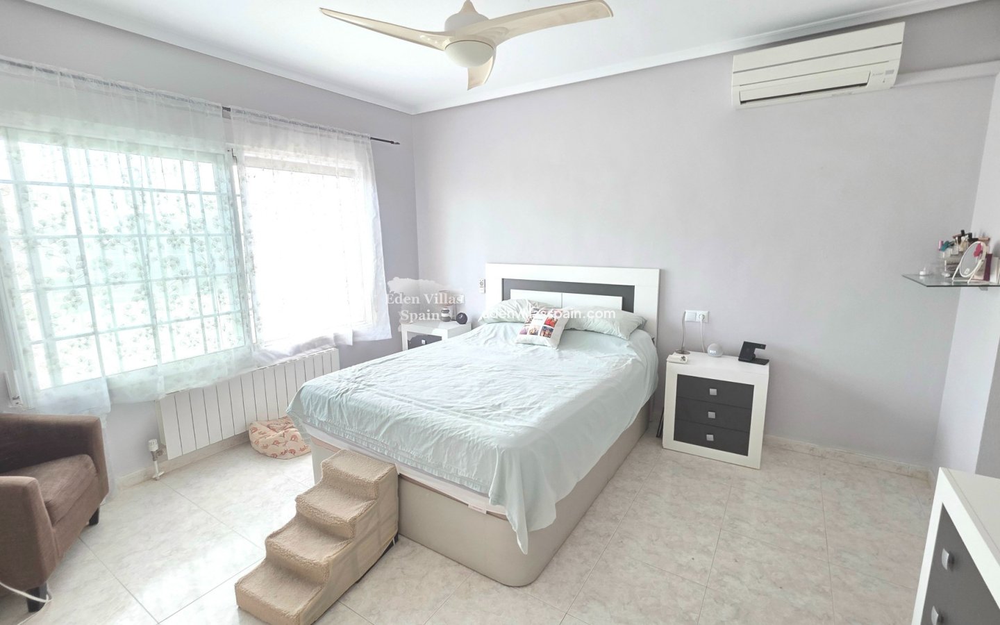 Immobilien Zweiter Hand - Villa an der Küste - La Marina