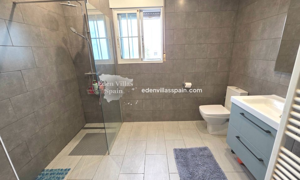 Immobilien Zweiter Hand - Villa an der Küste - La Marina