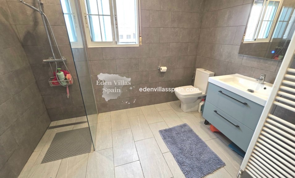 Immobilien Zweiter Hand - Villa an der Küste - La Marina