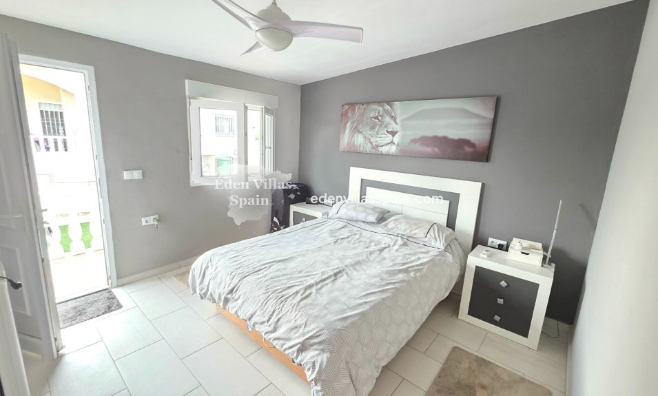 Immobilien Zweiter Hand - Villa an der Küste - La Marina