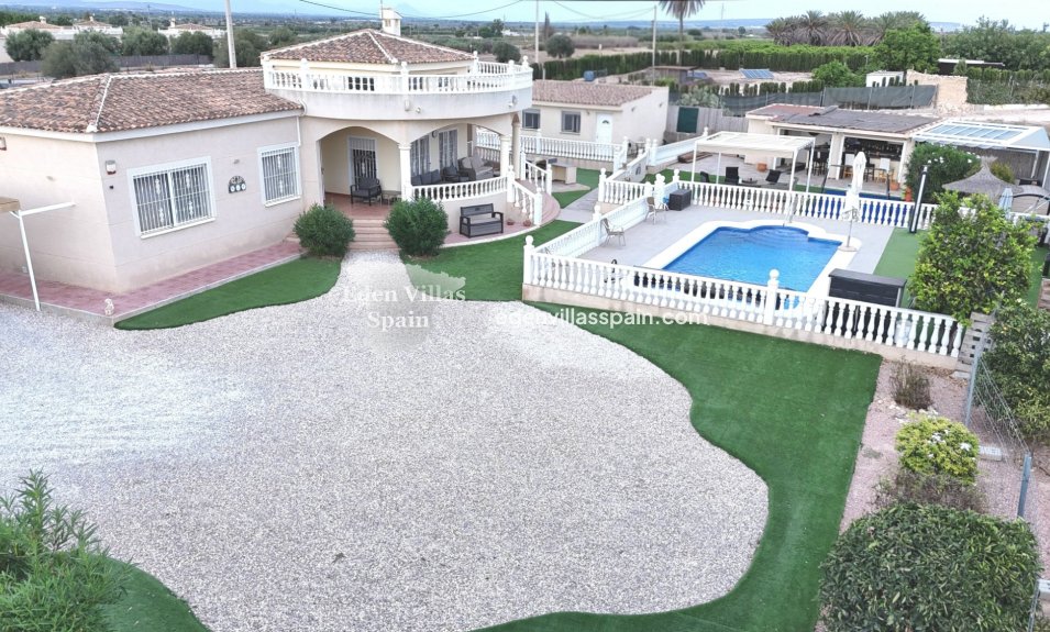 Immobilien Zweiter Hand - Villa an der Küste - La Marina