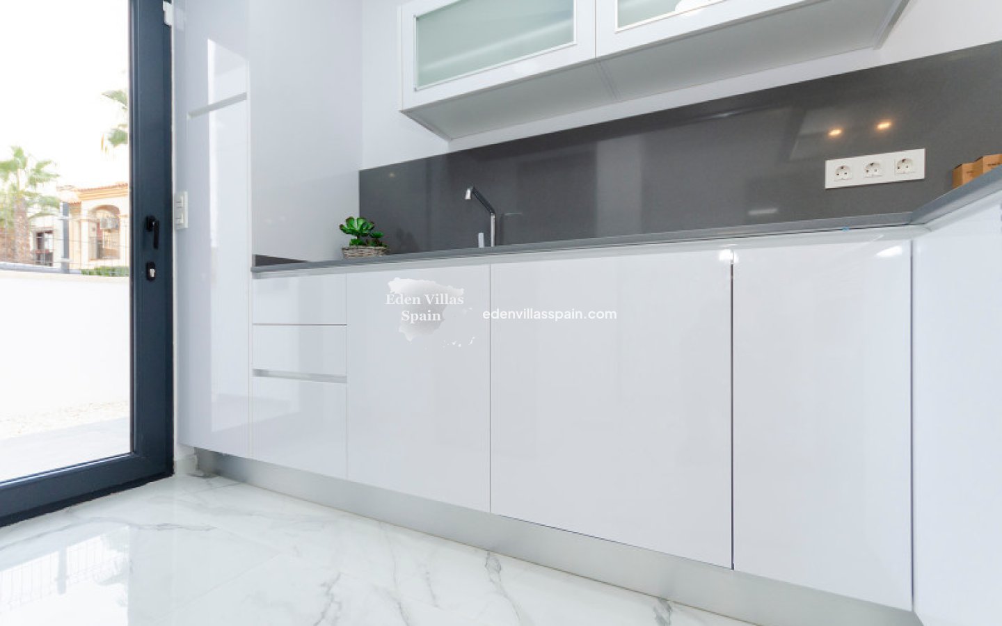 Neubau - Urbanisierung freistehende Villa - Torrevieja