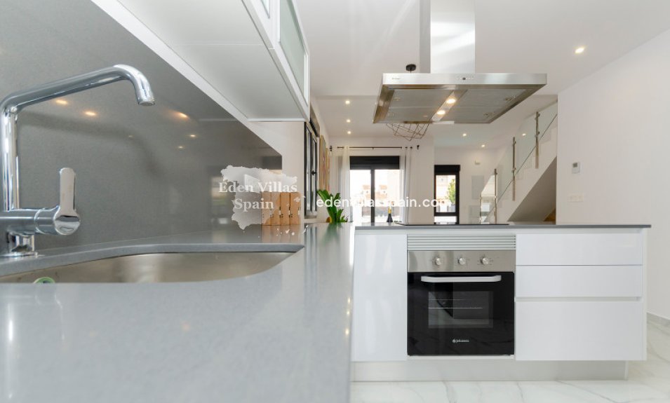 Neubau - Urbanisierung freistehende Villa - Torrevieja