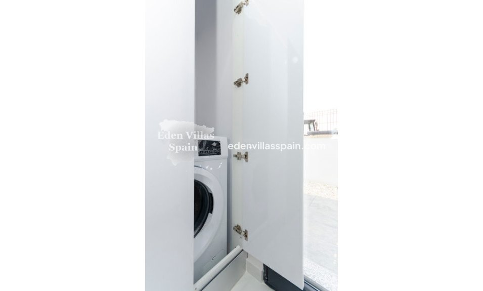 Neubau - Urbanisierung freistehende Villa - Torrevieja