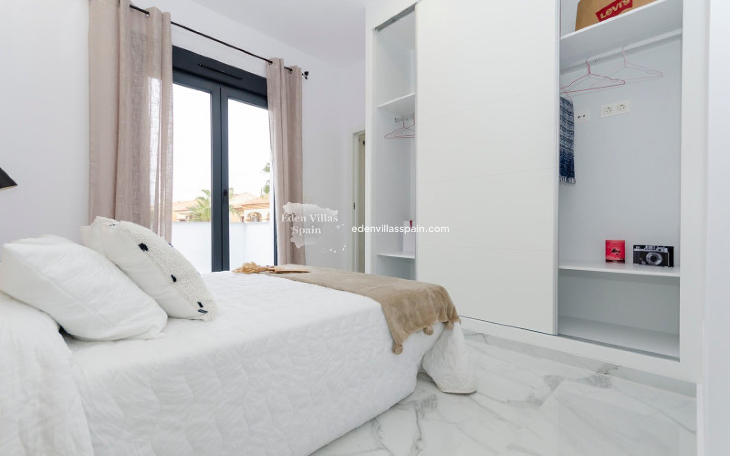 Neubau - Urbanisierung freistehende Villa - Torrevieja