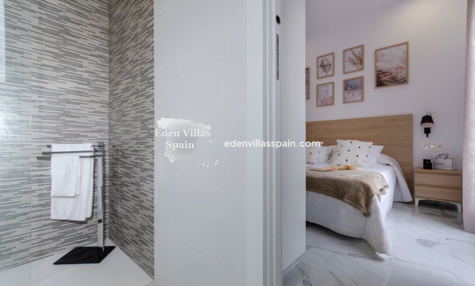 Neubau - Urbanisierung freistehende Villa - Torrevieja