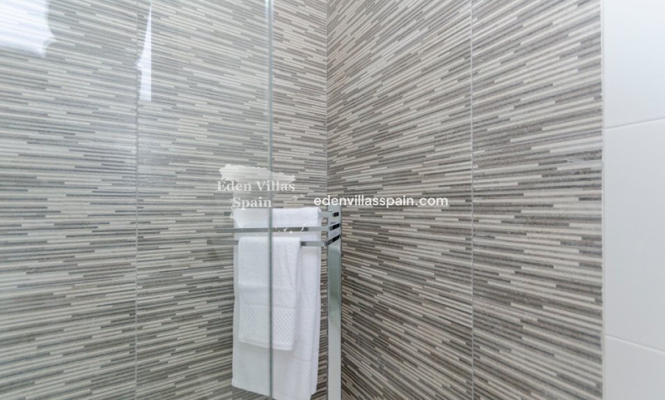 Neubau - Urbanisierung freistehende Villa - Torrevieja