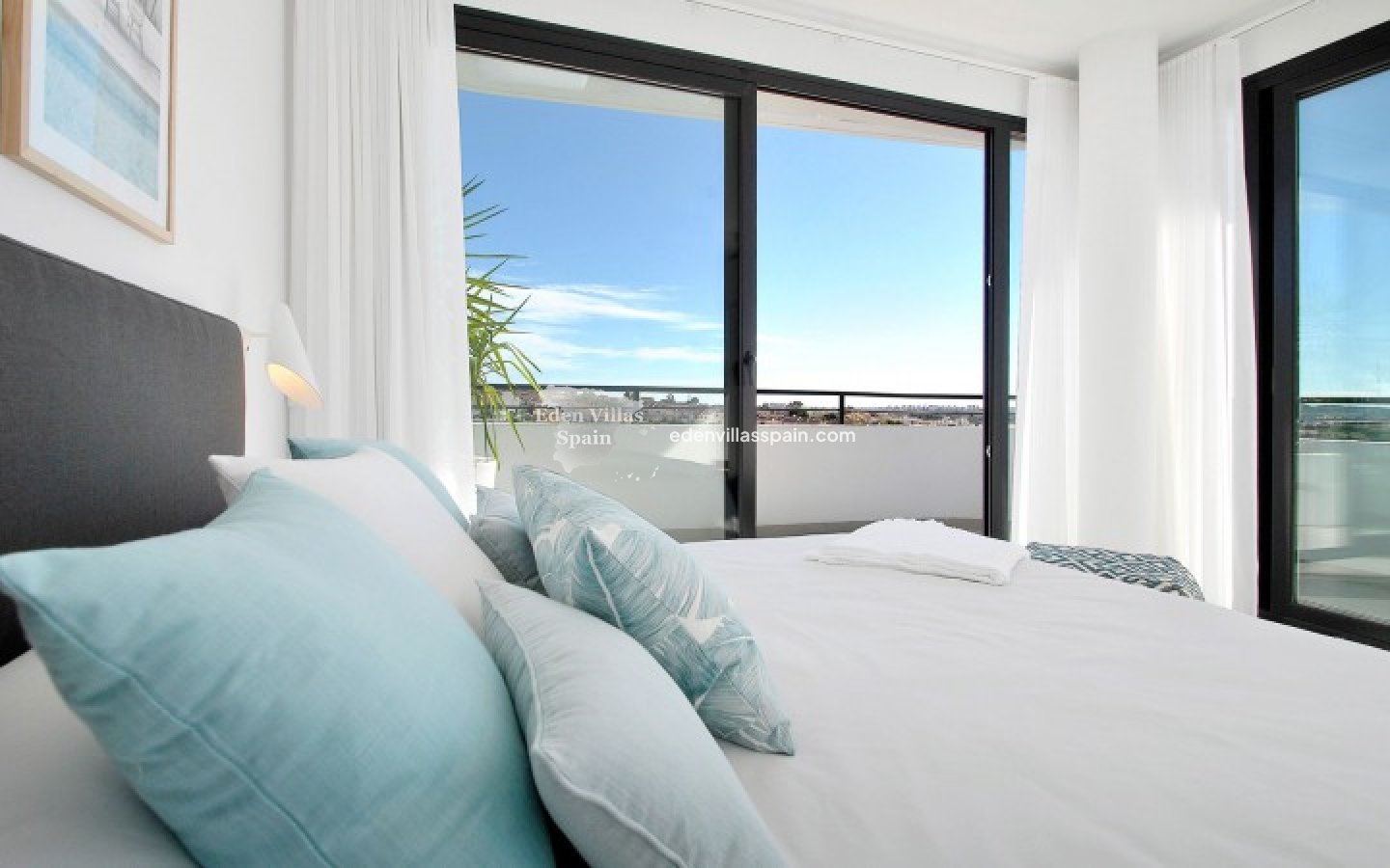 Nieuwbouw - Gloednieuwe villa - Guardamar del Segura