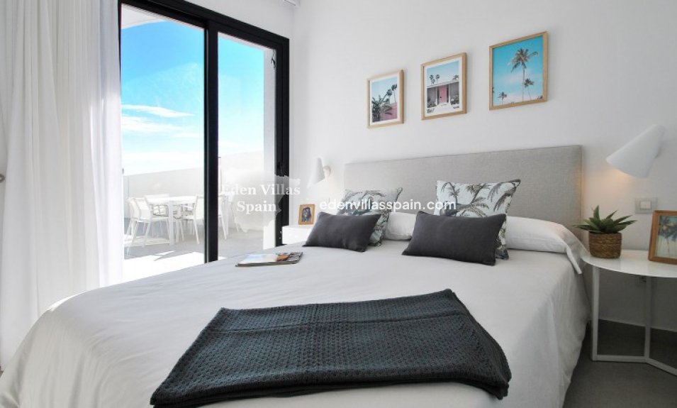 Nieuwbouw - Gloednieuwe villa - Guardamar del Segura