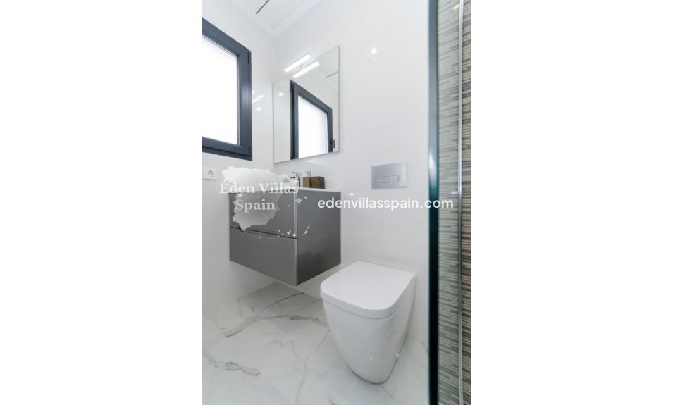 Obra Nueva - Chalet independiente - Torrevieja