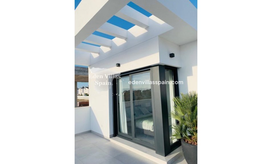 Obra Nueva - Villa a estrenar - La Marina