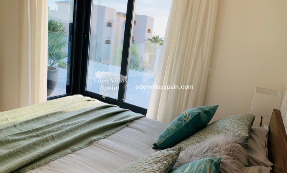 Obra Nueva - Villa a estrenar - La Marina