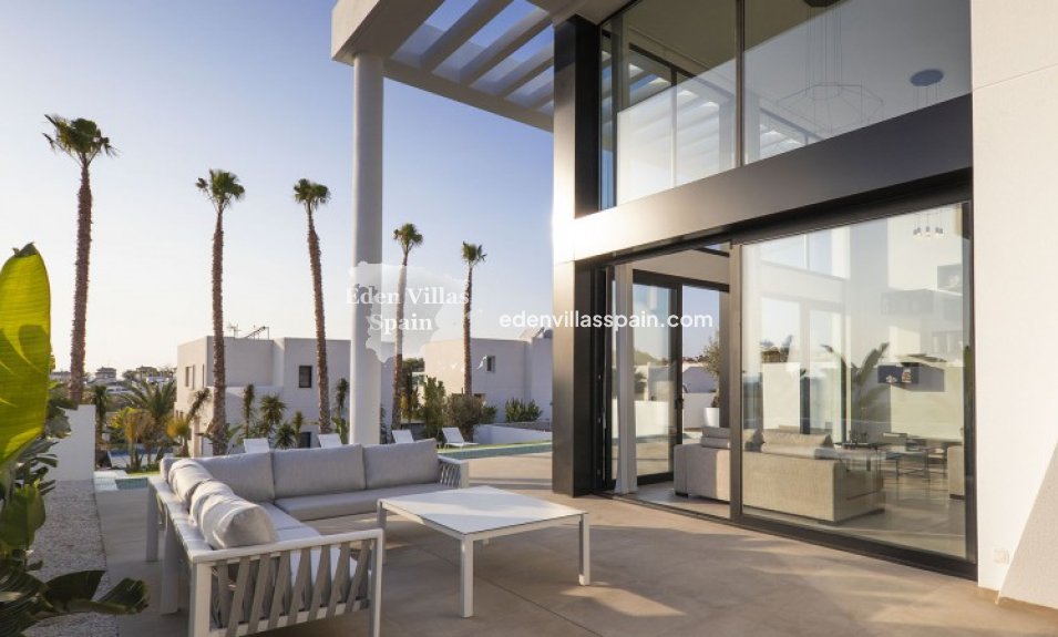 Obra Nueva - Villa a estrenar - La Marina