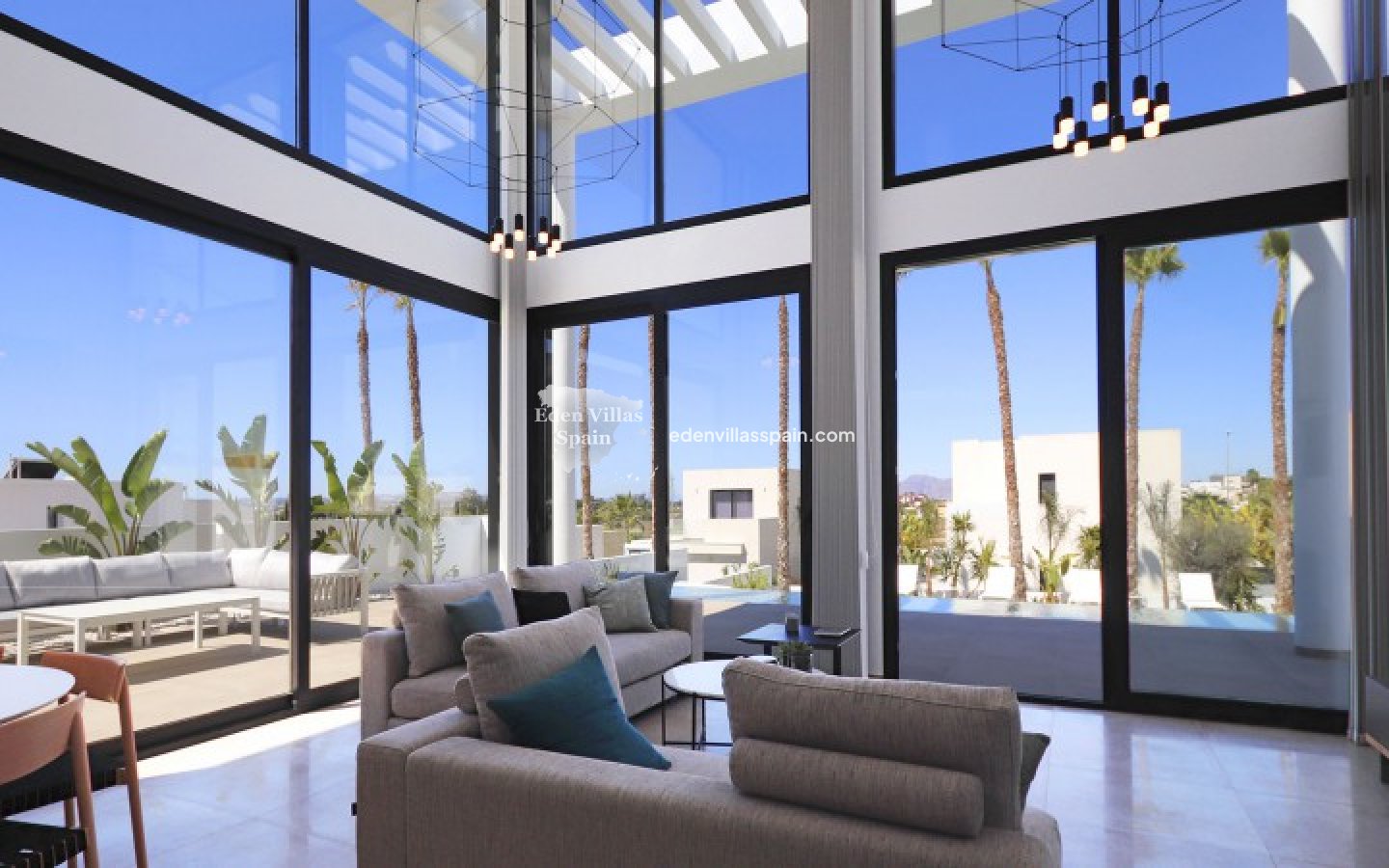 Obra Nueva - Villa a estrenar - La Marina