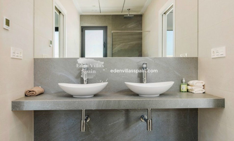 Obra Nueva - Villa a estrenar - La Marina