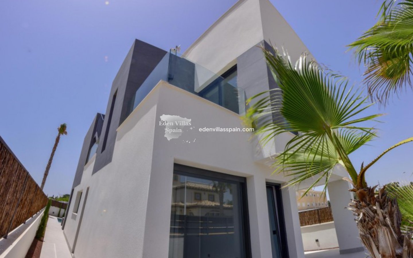 Obra Nueva - Villa a estrenar - La Marina