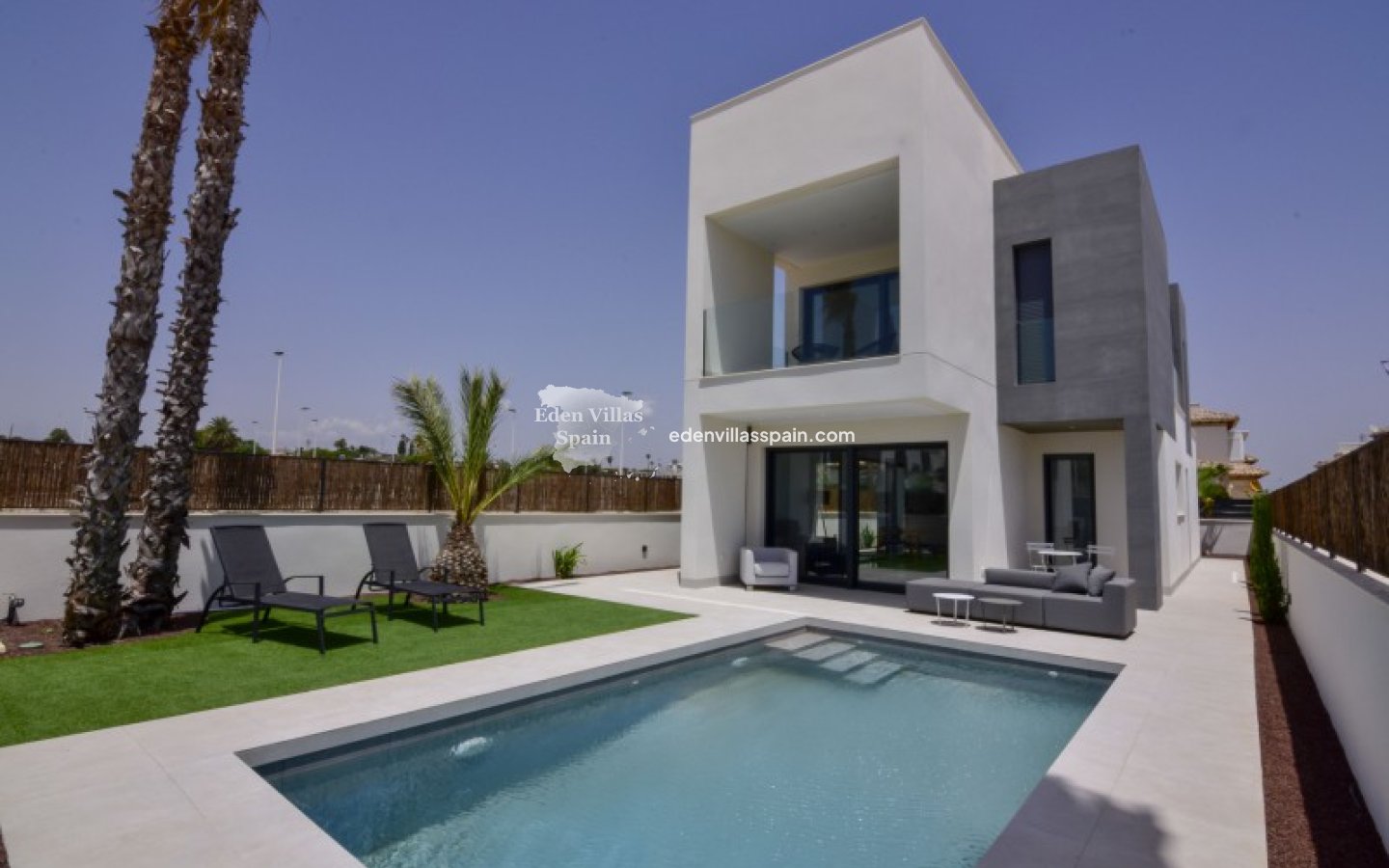 Obra Nueva - Villa a estrenar - La Marina