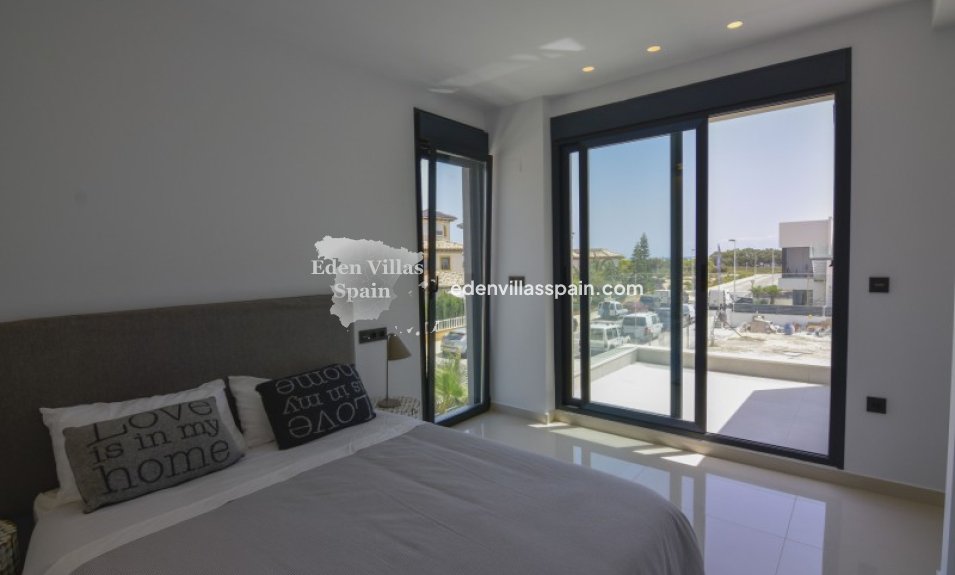 Obra Nueva - Villa a estrenar - La Marina