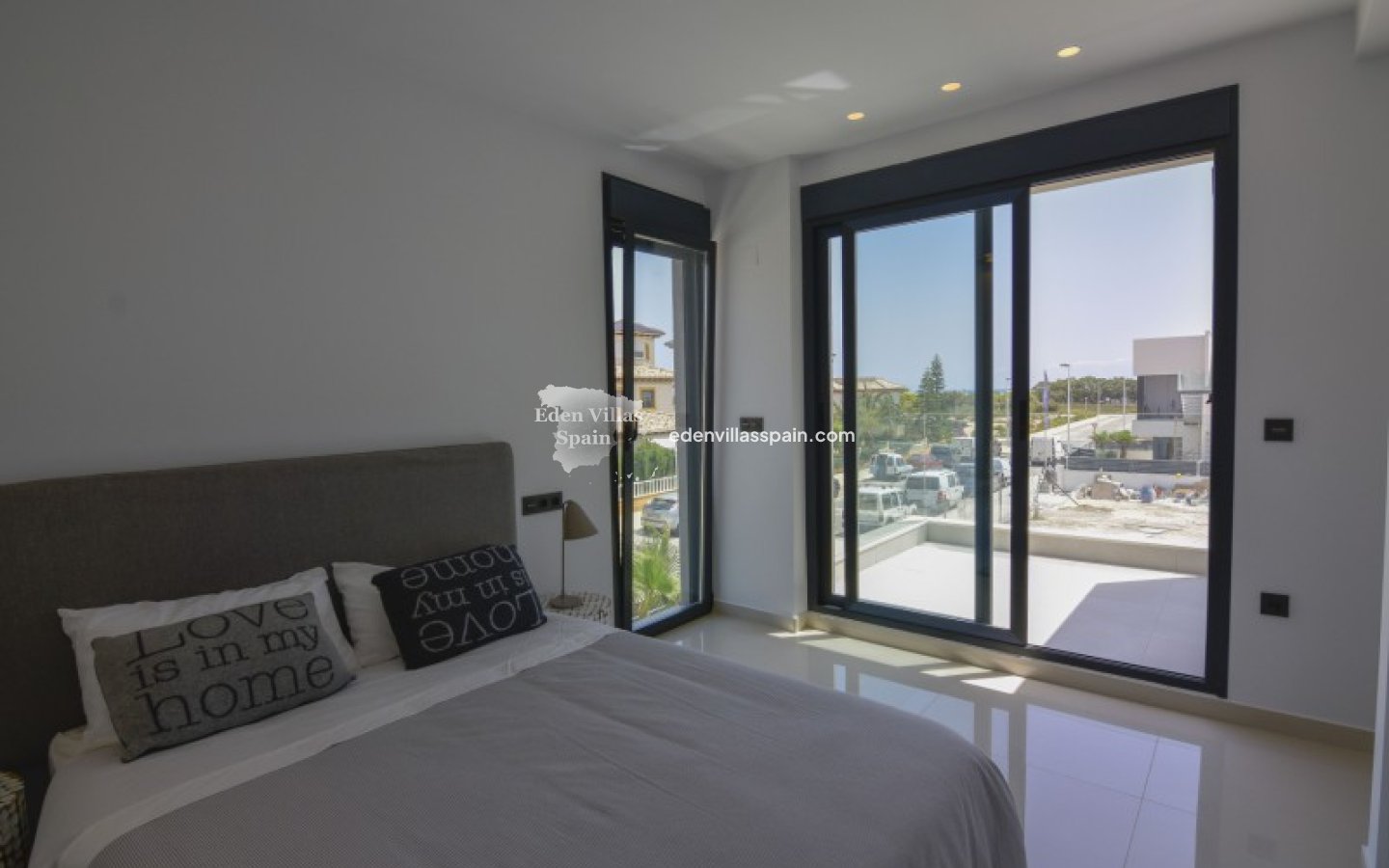 Obra Nueva - Villa a estrenar - La Marina