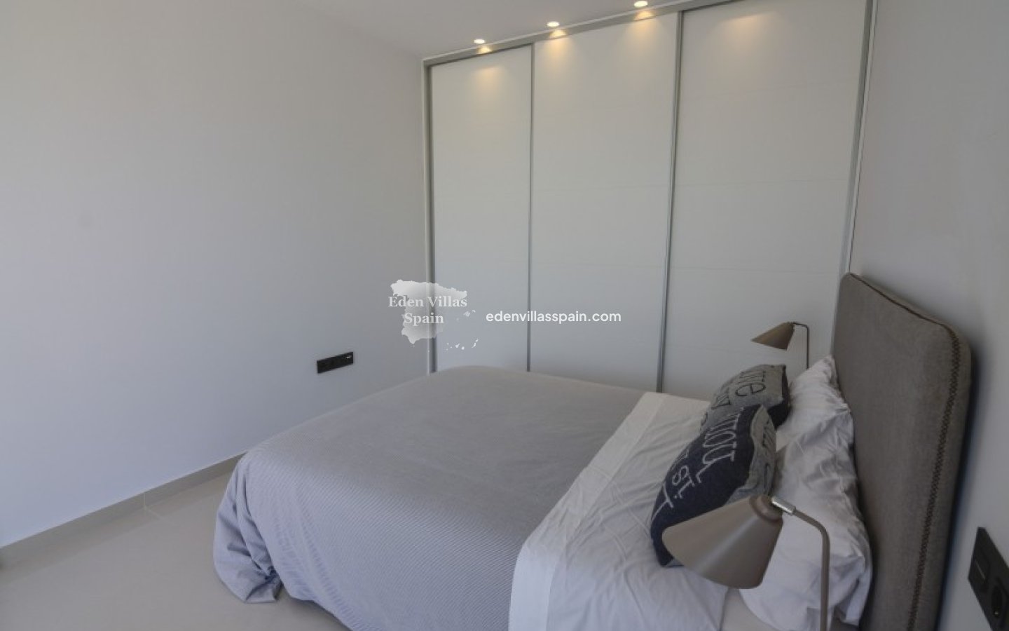 Obra Nueva - Villa a estrenar - La Marina