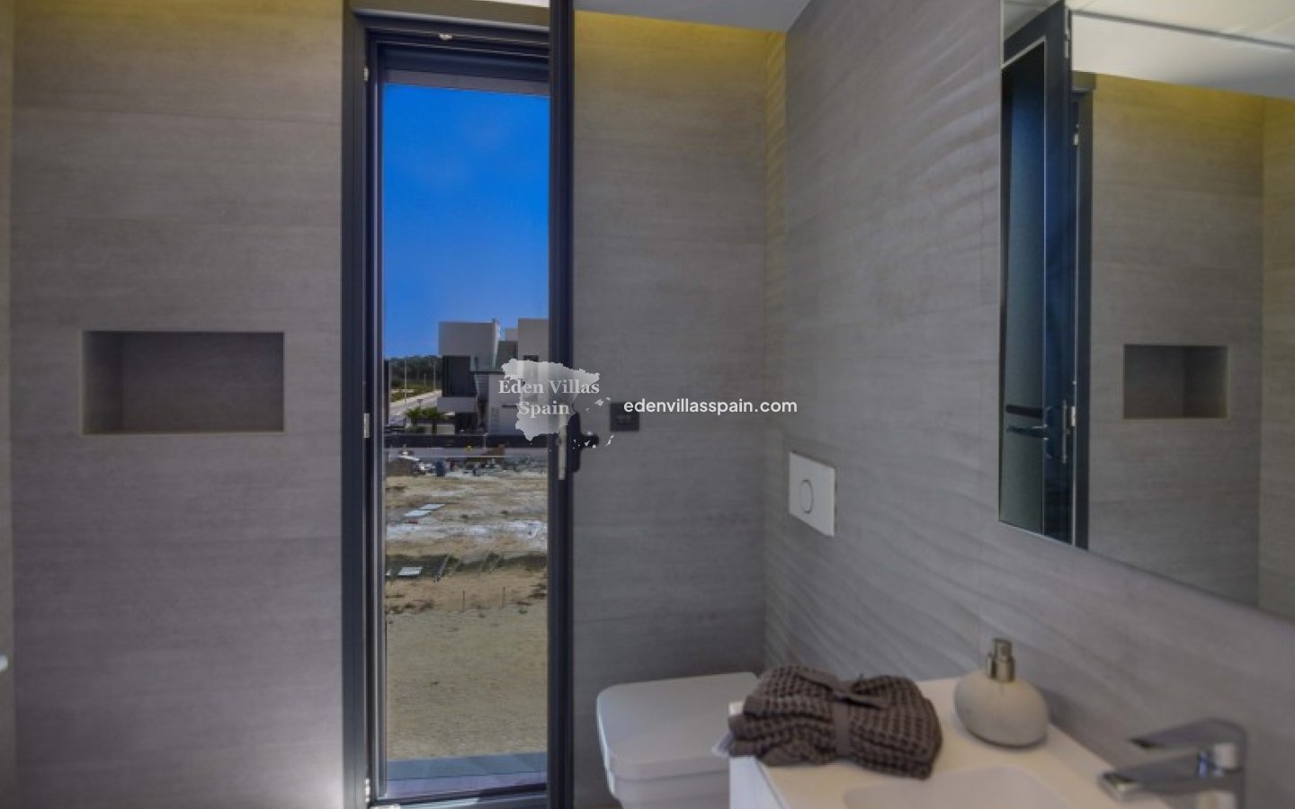 Obra Nueva - Villa a estrenar - La Marina