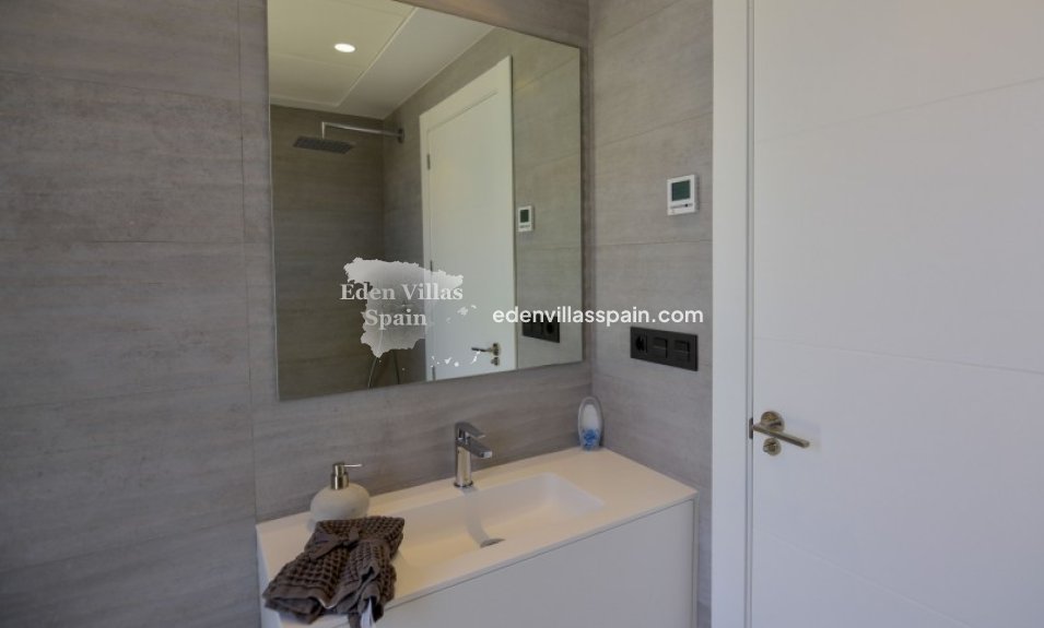 Obra Nueva - Villa a estrenar - La Marina