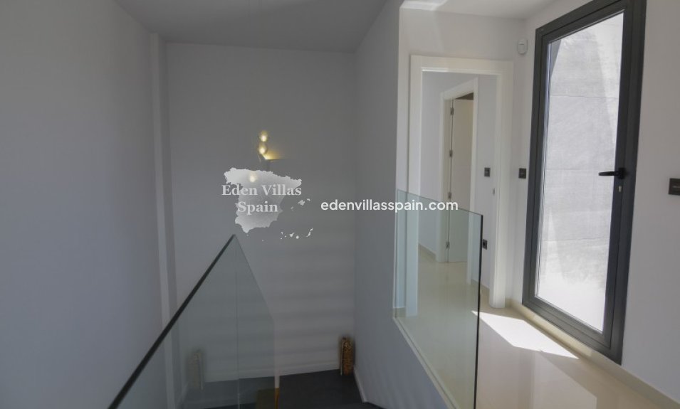 Obra Nueva - Villa a estrenar - La Marina