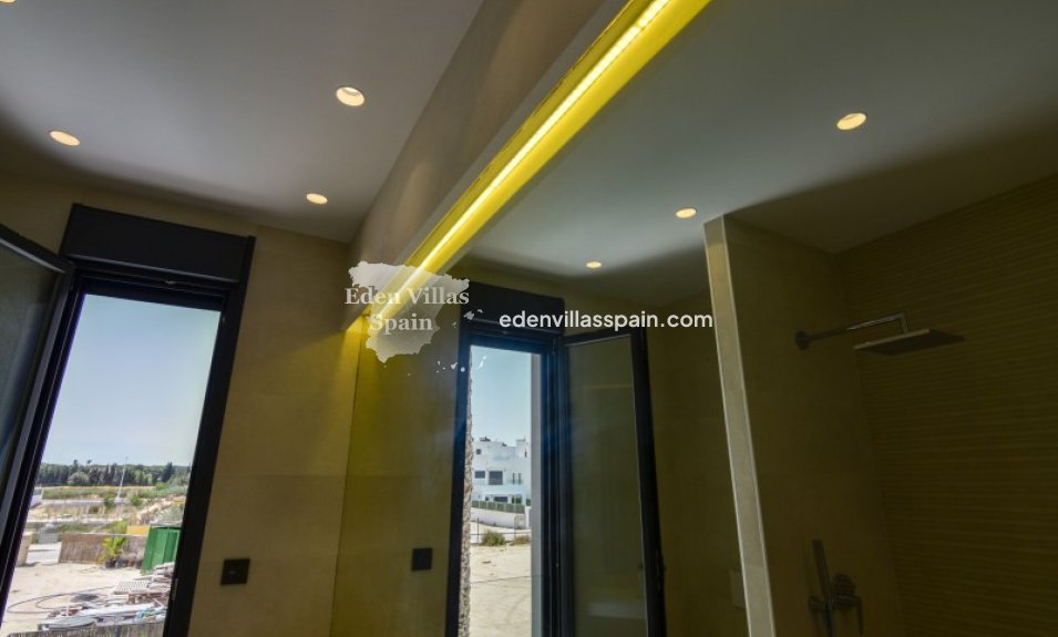 Obra Nueva - Villa a estrenar - La Marina