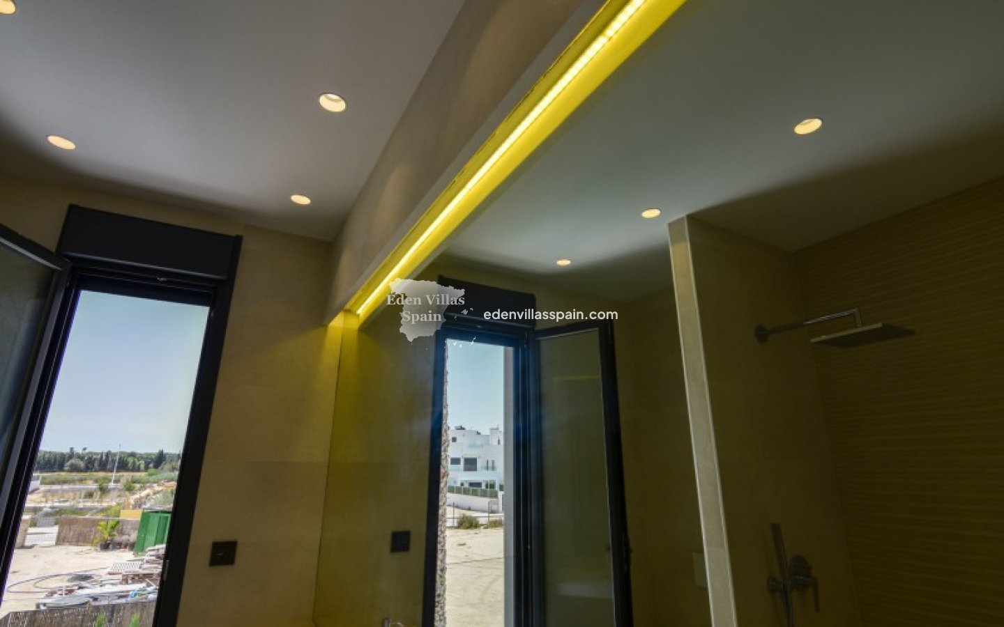 Obra Nueva - Villa a estrenar - La Marina