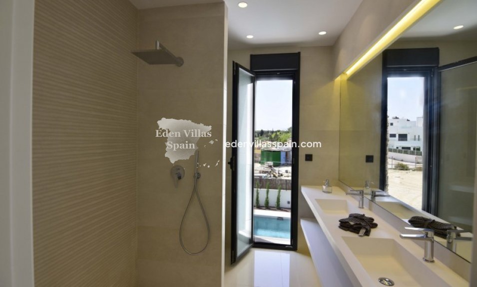 Obra Nueva - Villa a estrenar - La Marina