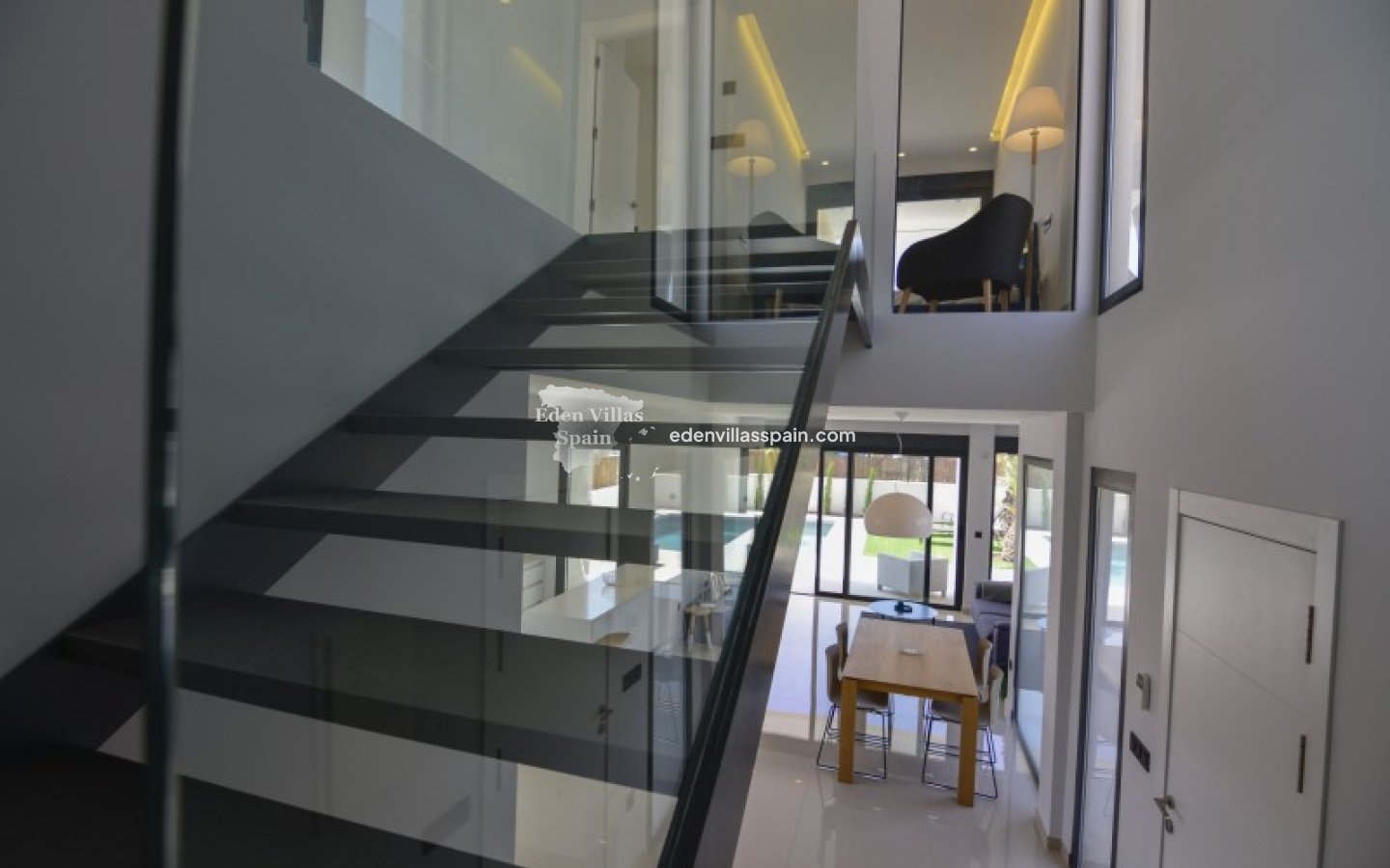 Obra Nueva - Villa a estrenar - La Marina