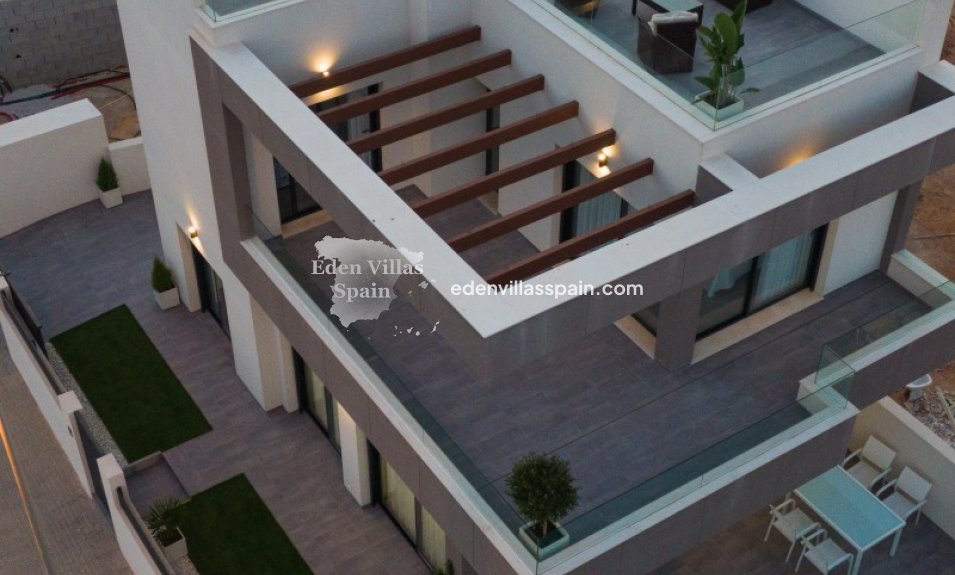 Obra Nueva - Villa a estrenar - Los Montesinos