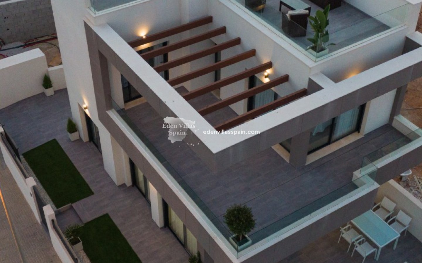 Obra Nueva - Villa a estrenar - Los Montesinos