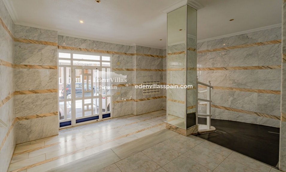 Resale - Coastal apartment - Torrevieja