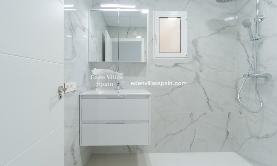 Resale - Coastal apartment - Torrevieja