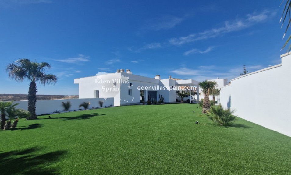 Resale - Coastal Villa - La Marina