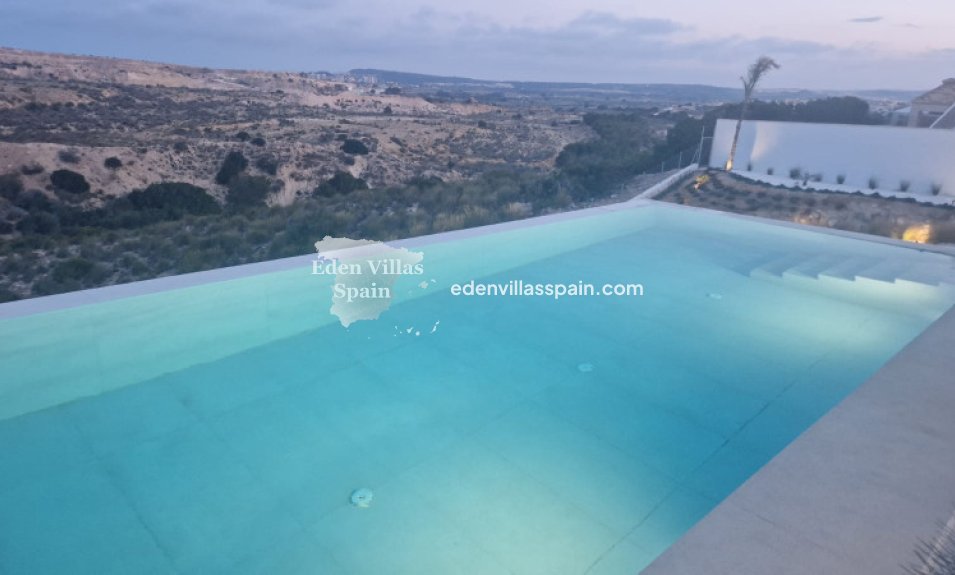 Resale - Coastal Villa - La Marina