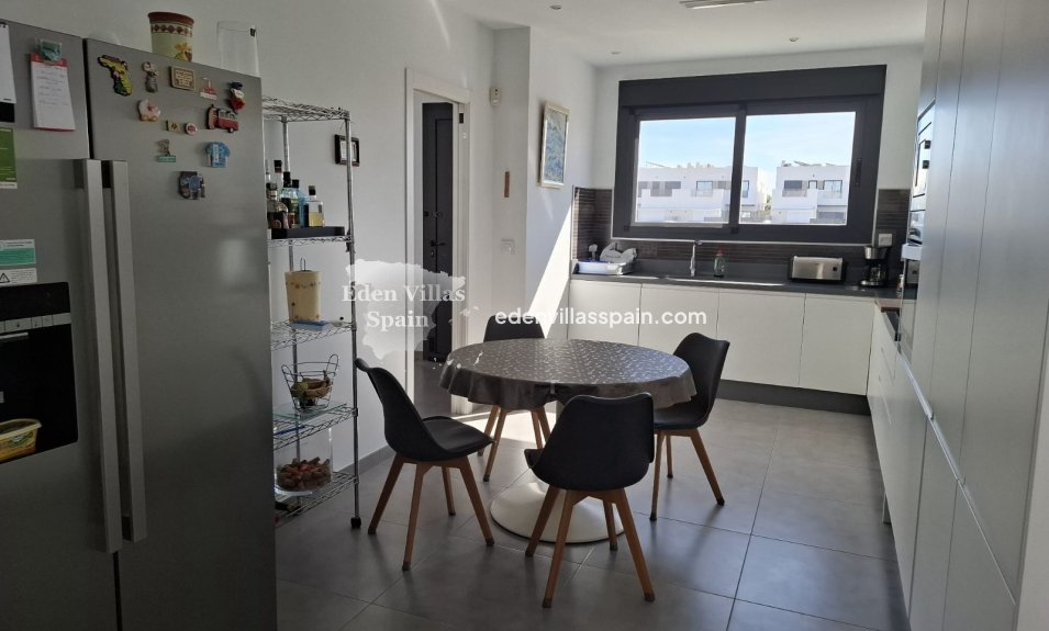 Resale - Town House - Dolores