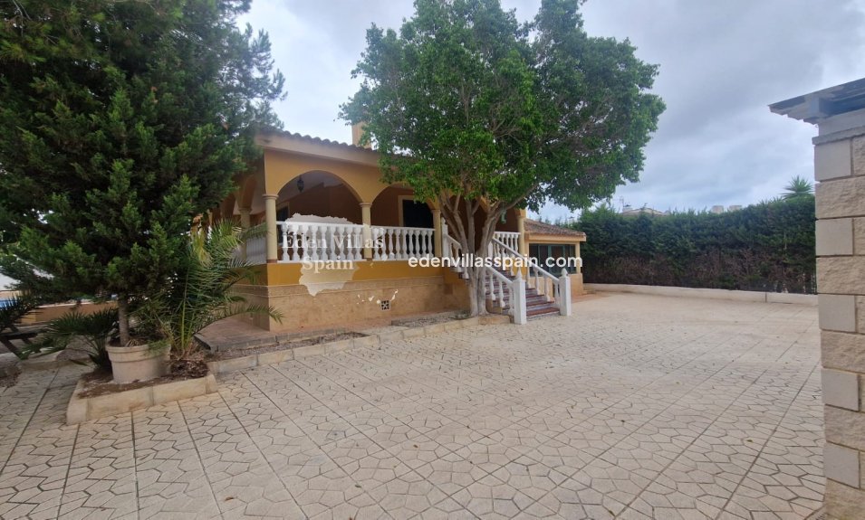 Resale - Urbanisation detached Villa - La Marina