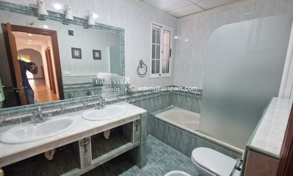 Resale - Urbanisation detached Villa - La Marina