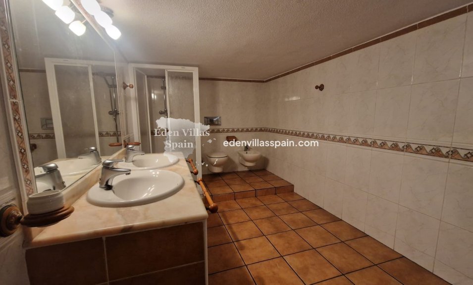 Resale - Urbanisation detached Villa - La Marina