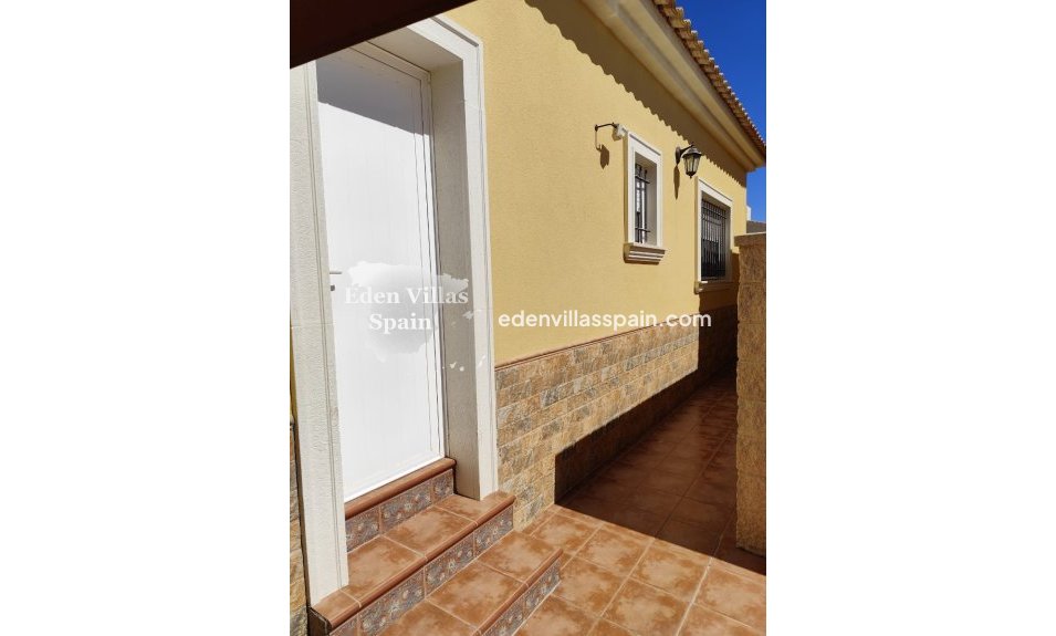 Resale - Urbanisation detached Villa - La Marina