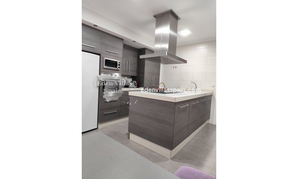 Resale - Urbanisation detached Villa - La Marina