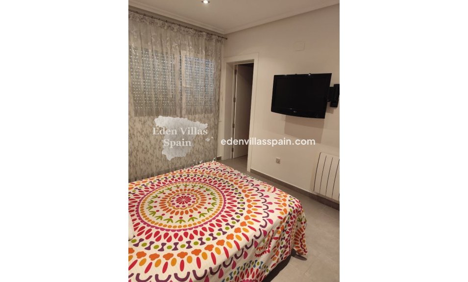 Resale - Urbanisation detached Villa - La Marina